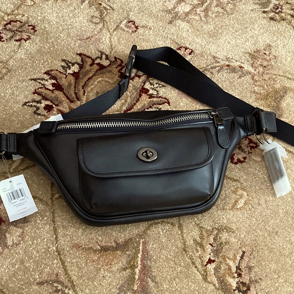 Coach waist bag in black. Lined. New with tags